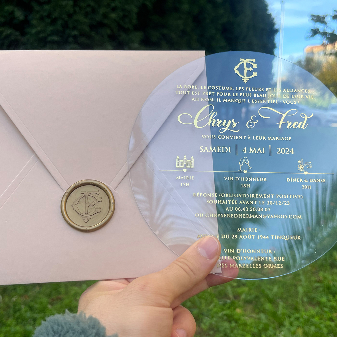 Acrylic Wedding Invitation. Blush color envelope. Wedding invitation. Acrylic Invitation. Round Acrylic Invitation